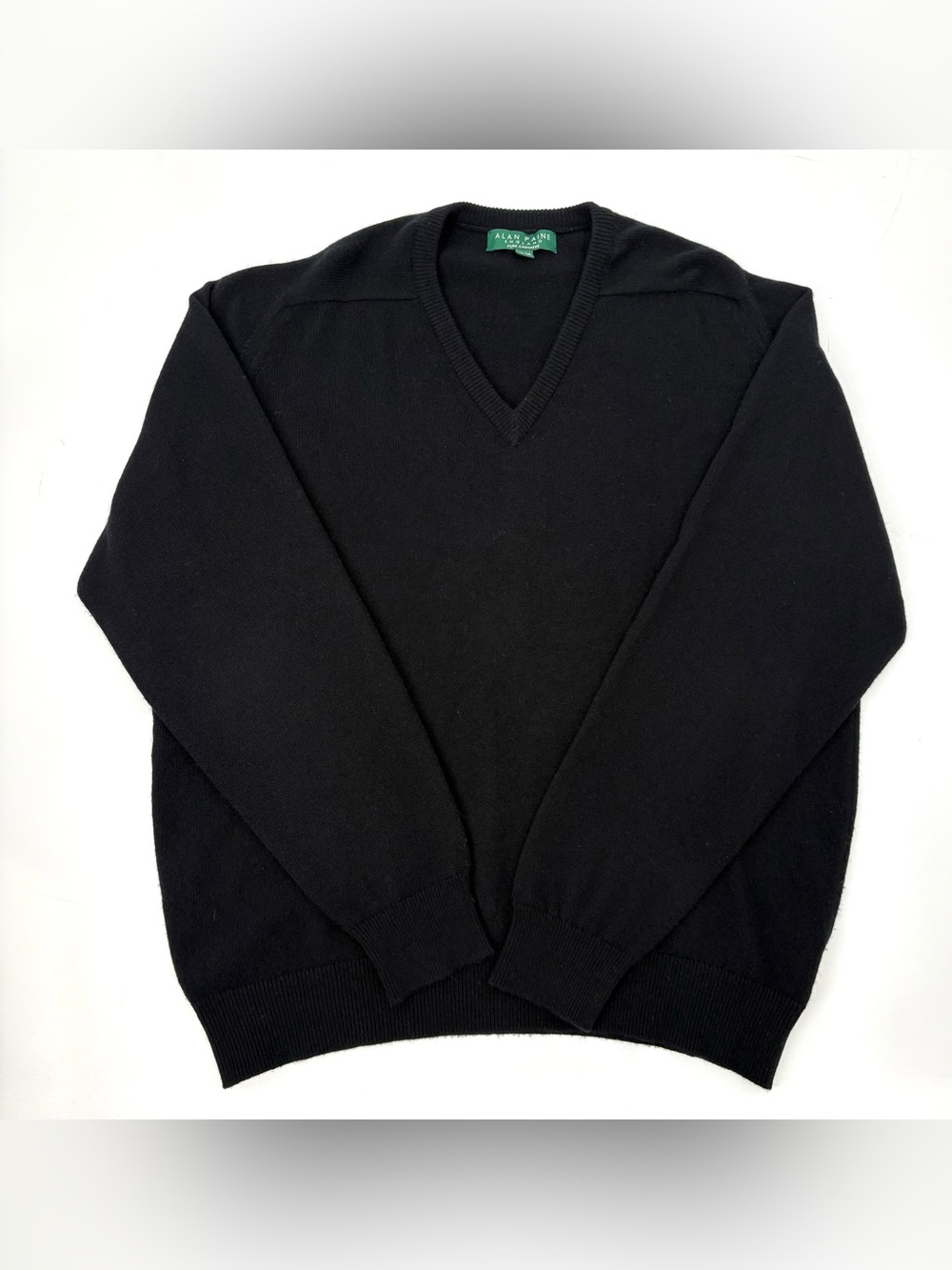 Alan Paine Men’s England Black Pure Cashmere V-Neck Sweater